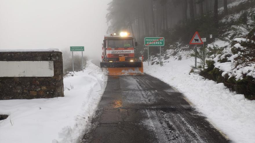 La nieve mantiene cerrados el Pico Villuercas y el puerto de Honduras