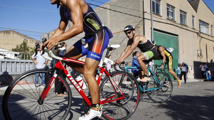 El triatlón del Club Santa Olaya ocasionará cortes de tráfico el domingo