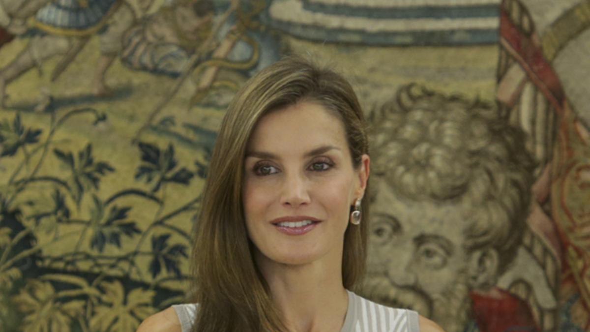 Letizia Ortiz repite vestido para darle la bienvenida a la 'rentrée'