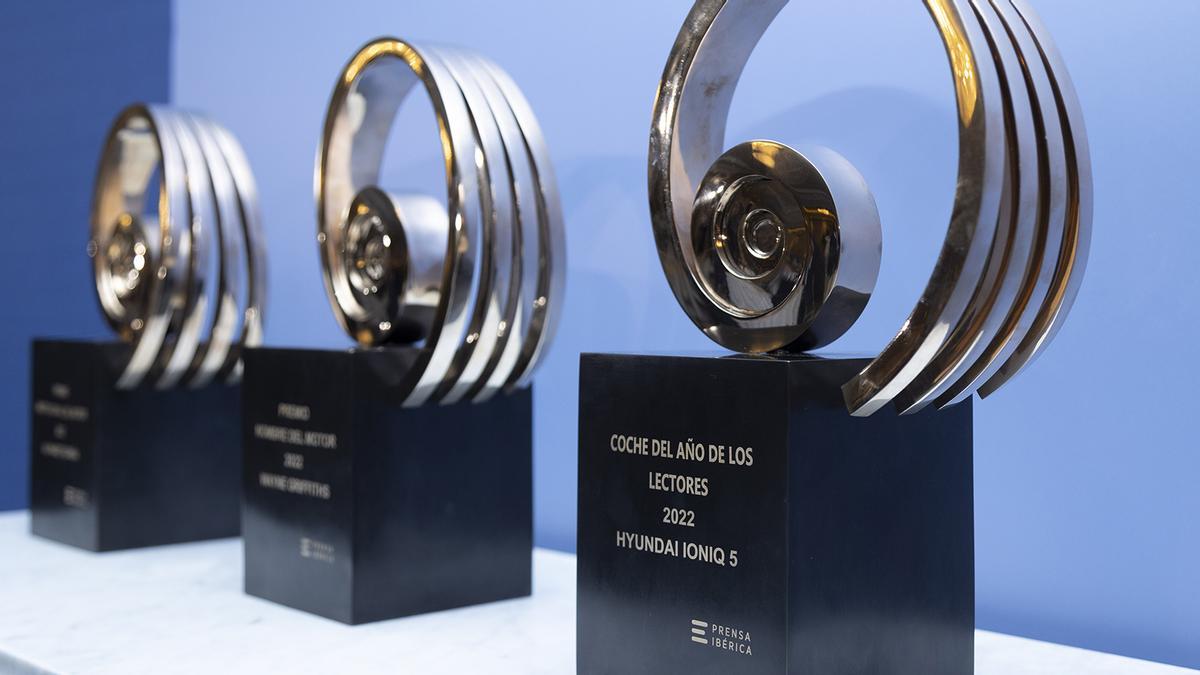 Las esculturas de Martín Chirino de los Premios “Coche del Año de los Lectores 2022”.