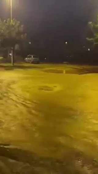 El temporal no da tregua al Mar Menor: calles convertidas en ríos en San Pedro y San Javier, aviso urgente en Los Alcázares y niveles elevados de agua en ramblas
