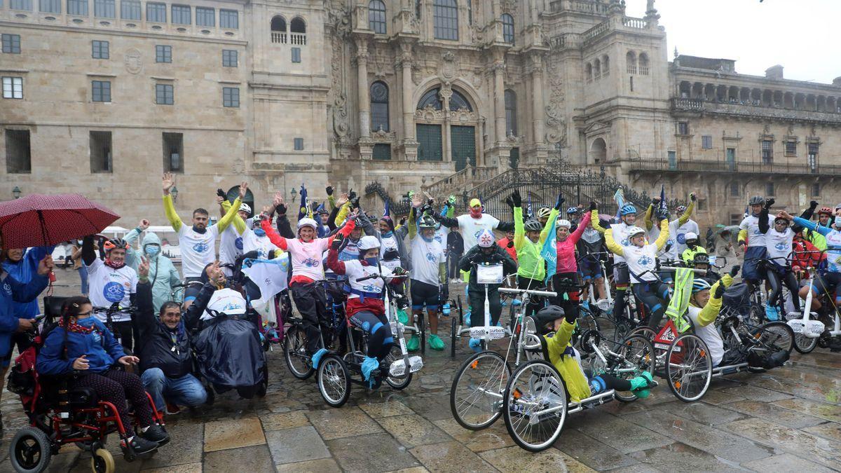 Integrantes de DisCamino, a su llegada a la plaza del Obradoiro.