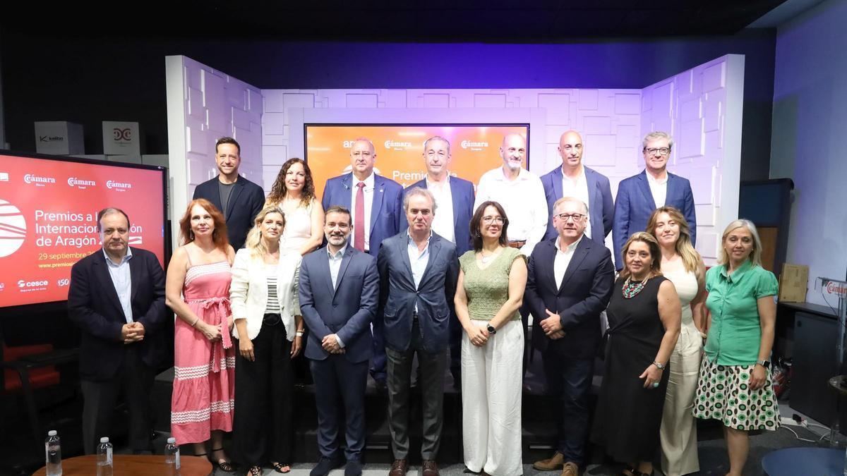 Representantes y autoridades, este martes, durante la presentación de los ganadores de los premios.