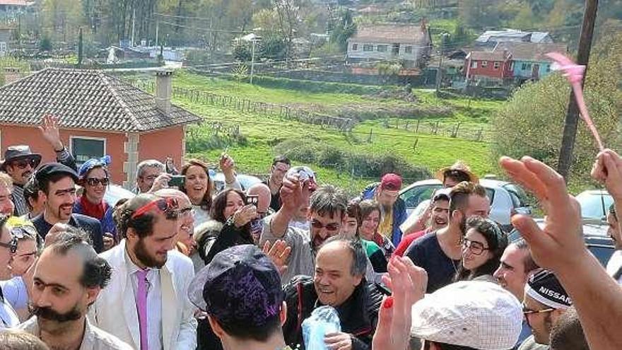 &quot;Cañita Brava&quot; llega a la fiesta de los feos en Ribadetea.  // A. Hernández