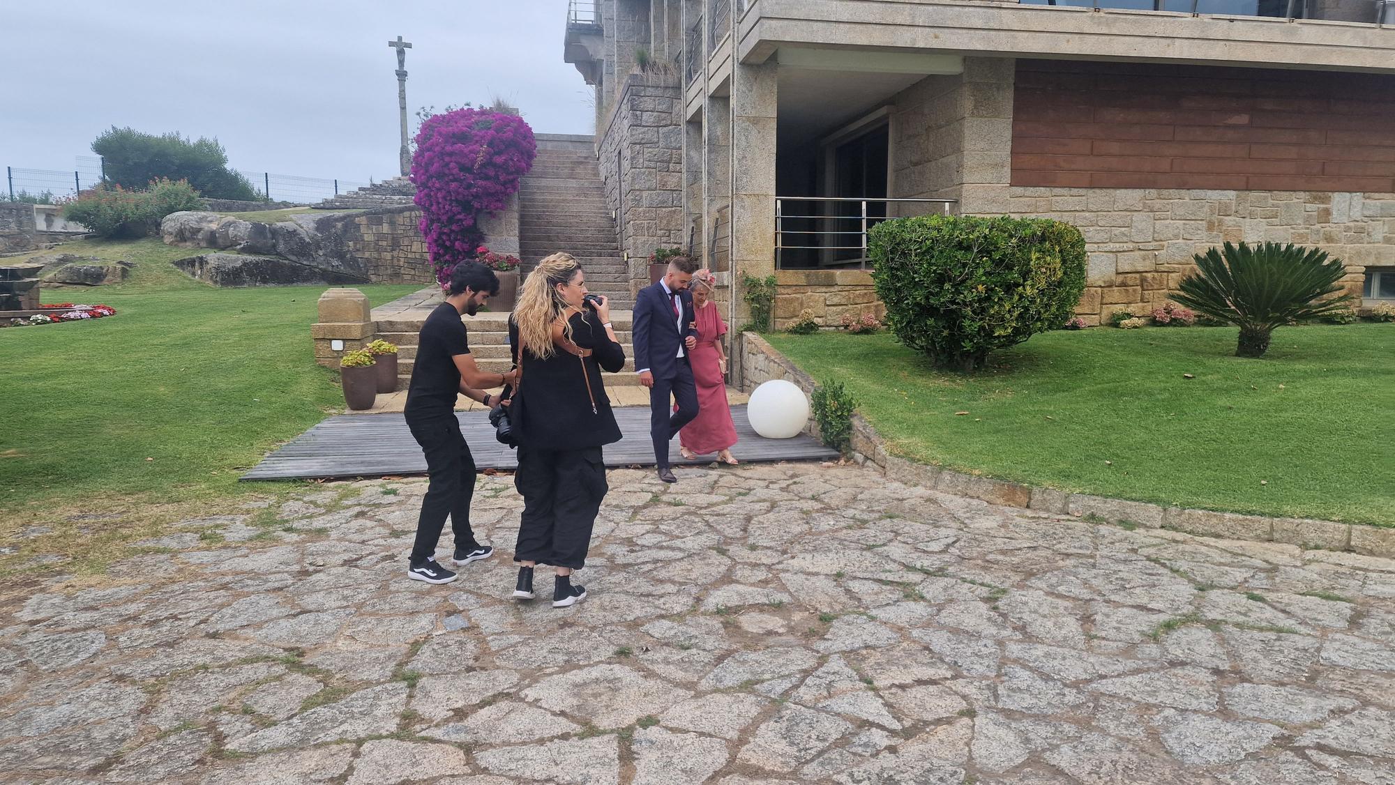 La boda de Serafín y Zaira en la finca La Atlántida, en el Concello de O Grove.