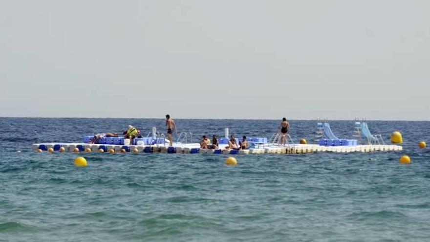 Las playas de Benidorm, sin oferta lúdica en pleno verano por retrasos en su adjudicación