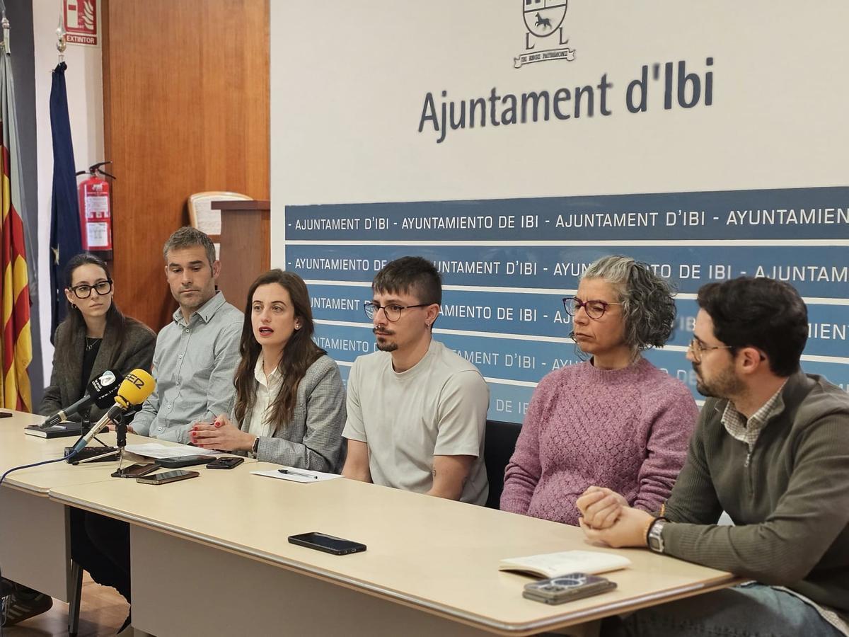 Un momento de la rueda de prensa ofrecidda este viernes por Som Ibi-Compromís