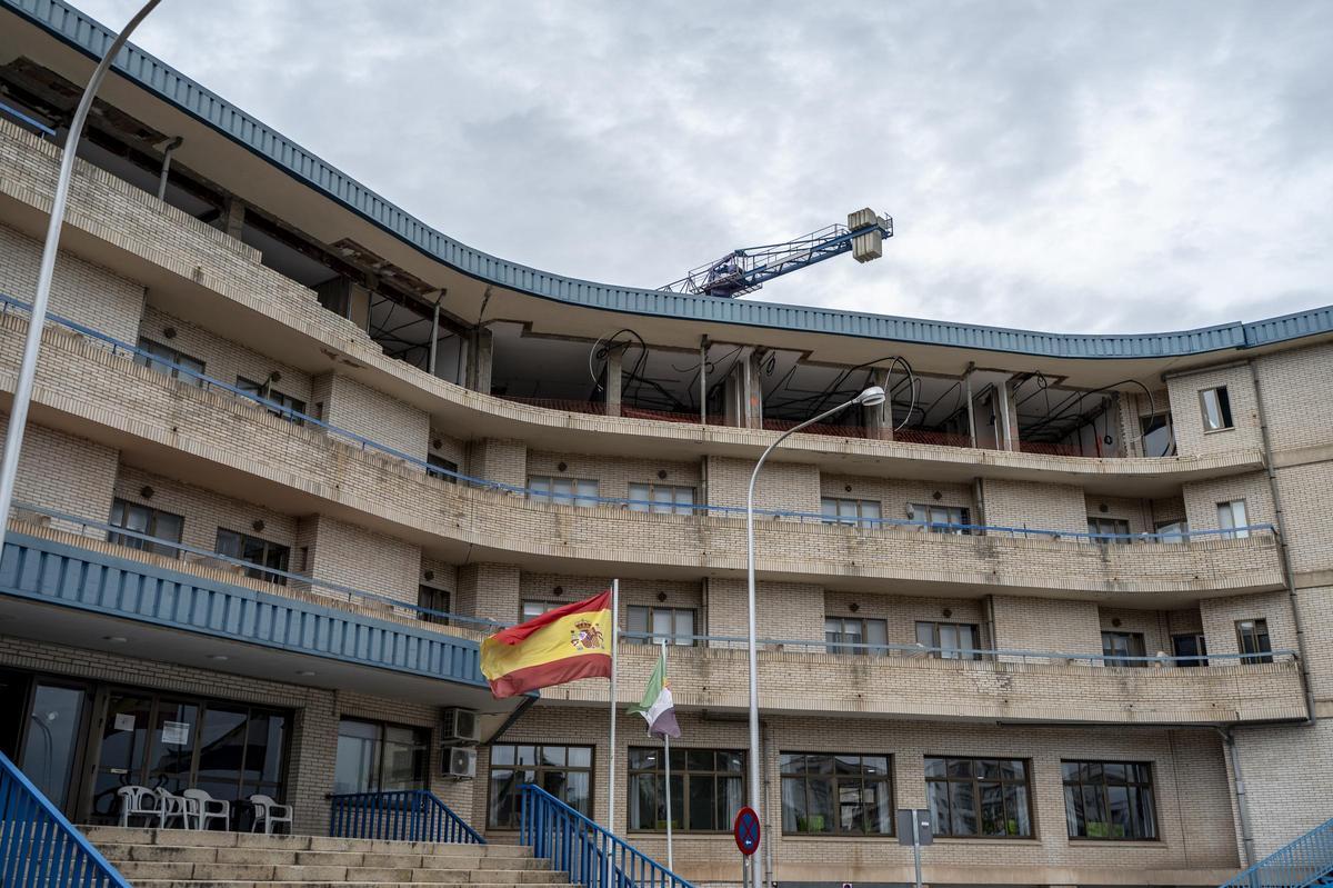 Grúa instalada junto al Residencial Cervantes, para la construcción del