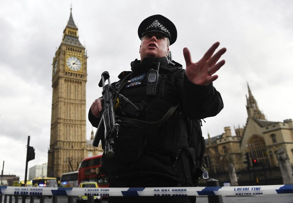 Tiroteig i apunyalament davant el Parlament britànic