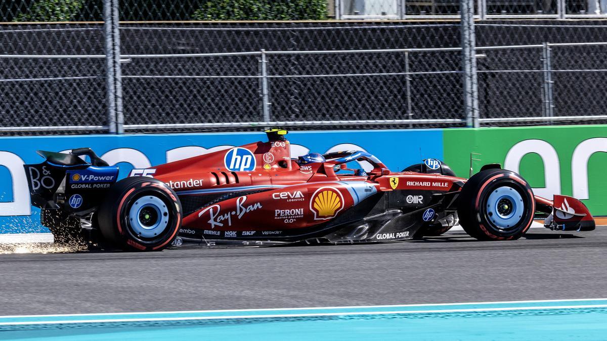 Sainz en plena lucha durante el GP de Miami