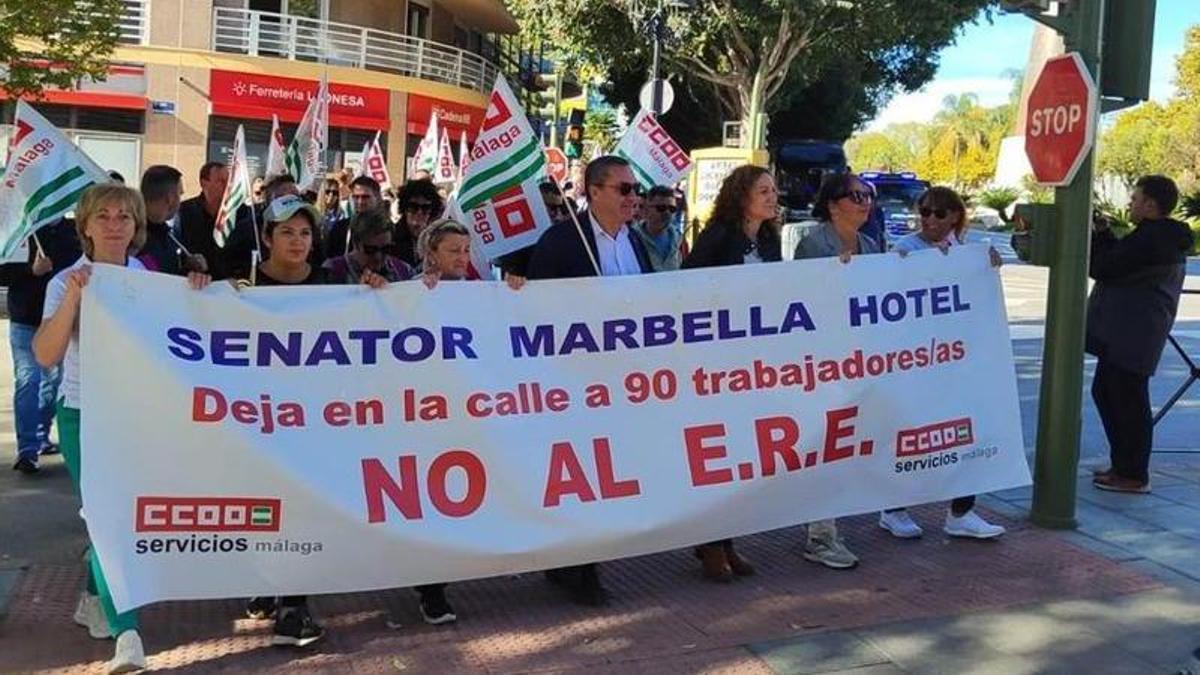 Empleados del hotel Senator, en una protesta contra el ERE.