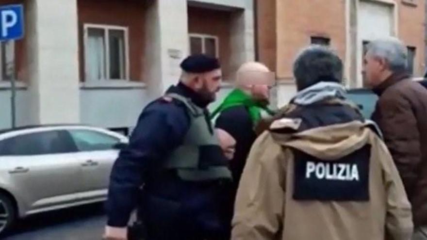 El arrestado en Macerata.