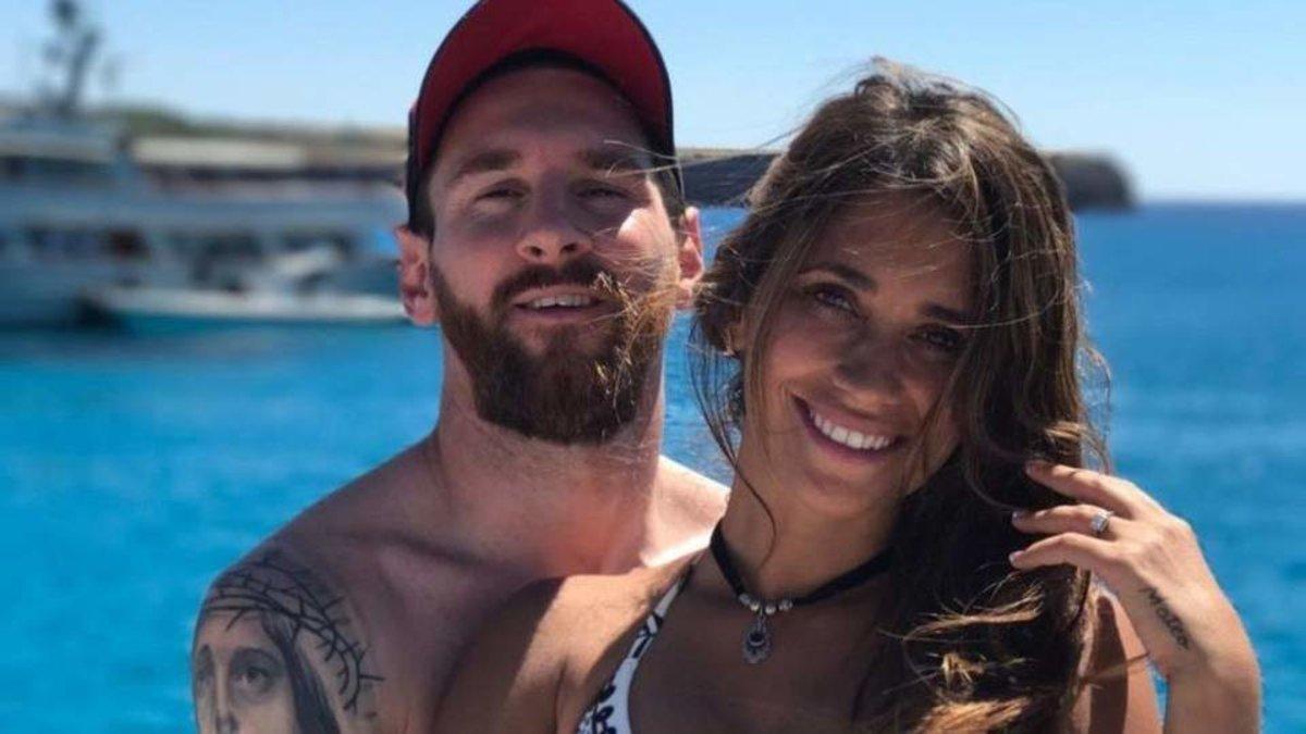 Leo Messi y Antonella Roccuzzo disfrutan del verano en Ibiza, la isla más concurrida