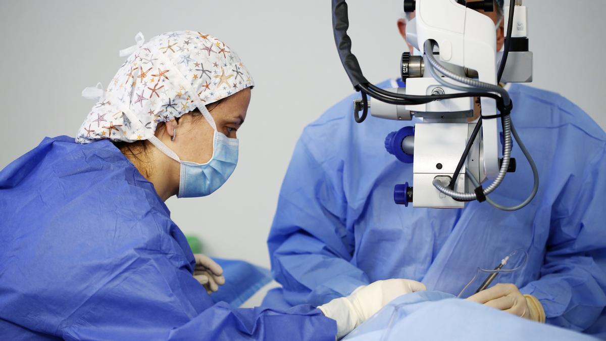 Manos expertas y avances quirúrgicos, claves para salvar la visión ante problemas graves de retina.