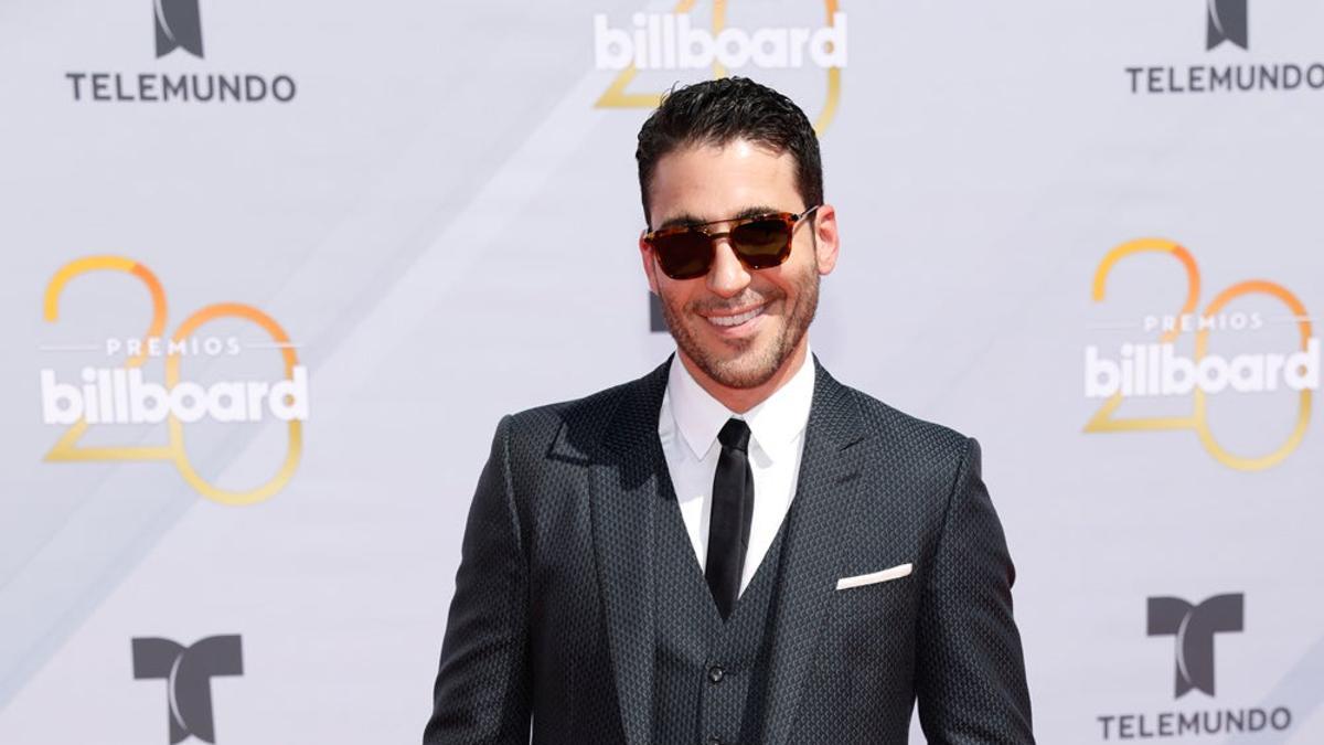 Miguel Ángel Silvestre en la alfombra roja de los 'Billboard Music Awards'