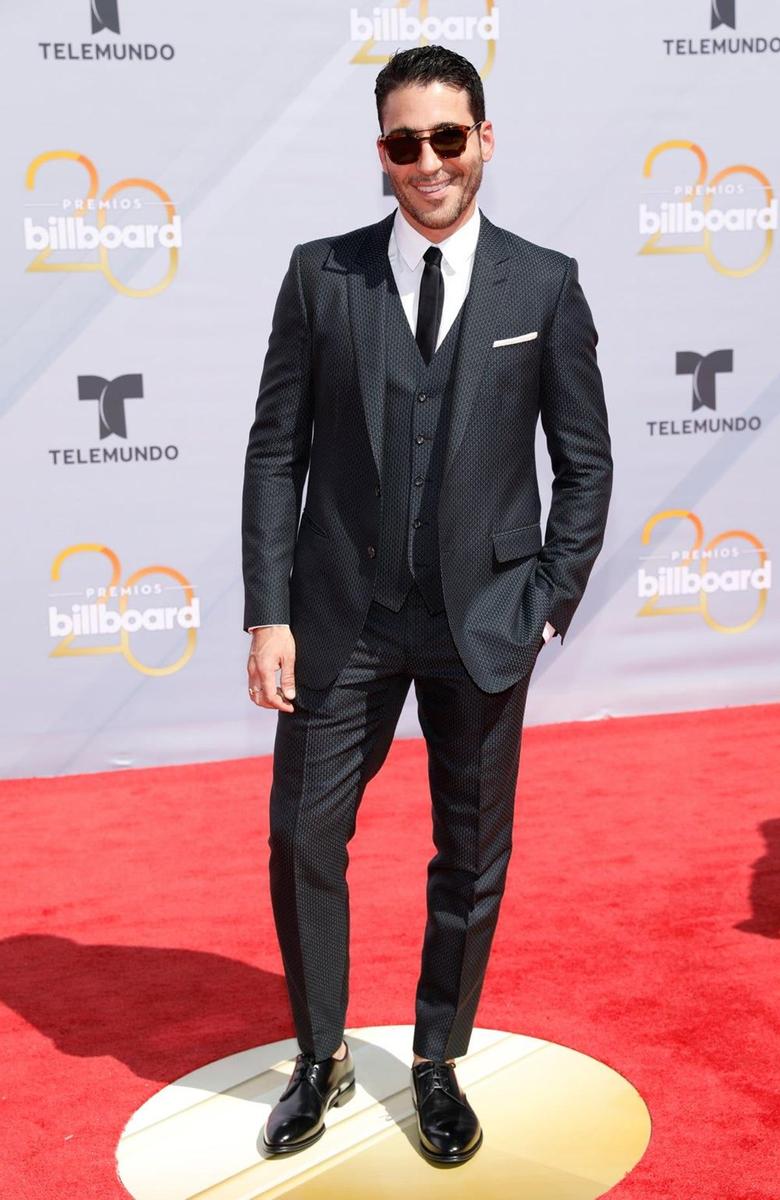 Miguel Ángel Silvestre en la alfombra roja de los 'Billboard Music Awards'