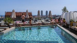 Catalunya suavitza les restriccions de piscines