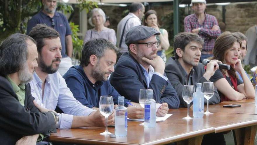 Fernán Bello, Gómez Antón, Xulio Ferreiro, Martiño Noriega, Jorge Suárez y Yolanda Díaz.