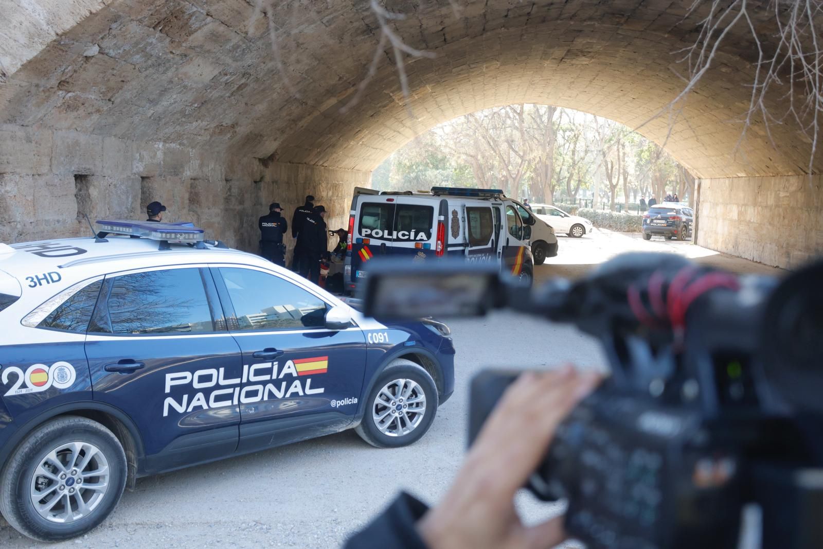 Un hombre se entrega tras matar a un sinhogar que dormía bajo el puente del Real en València