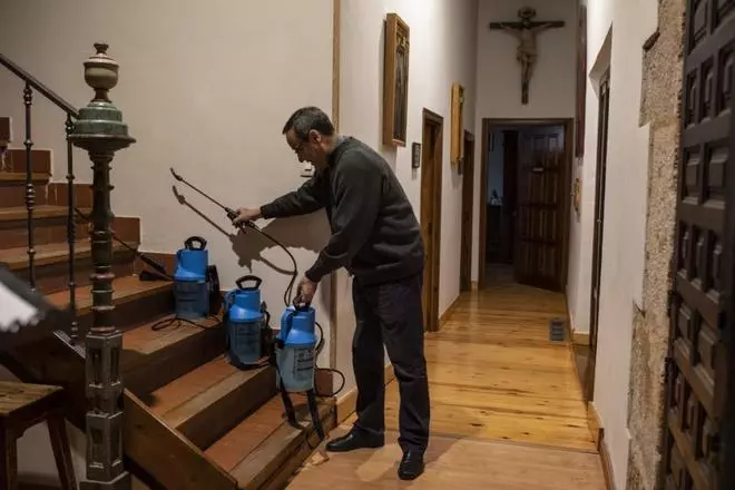 Las iglesias abren con grandes medidas de seguridad
