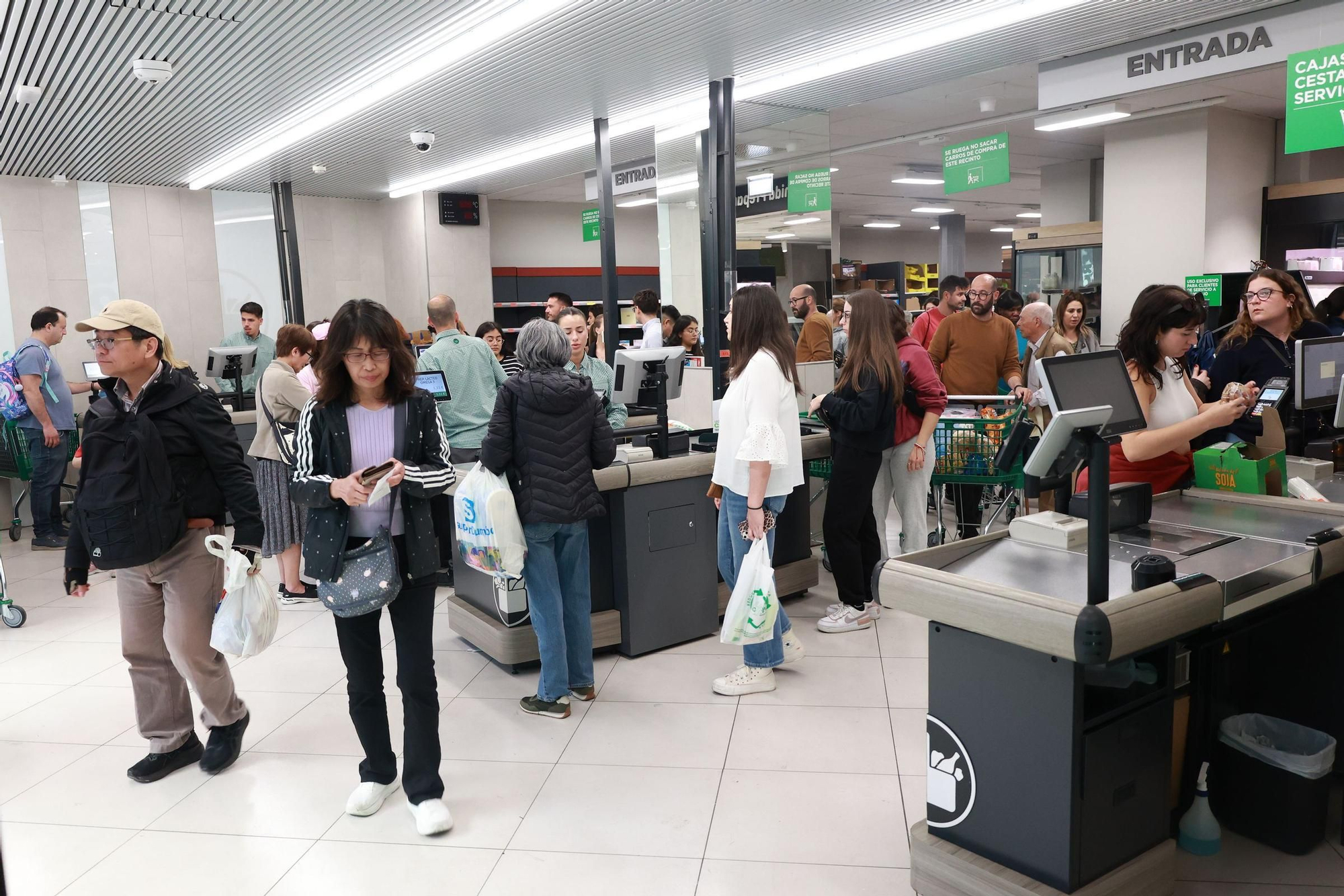 El caos que dejó el apagón eléctrico este lunes por las calles de Murcia, en imágenes