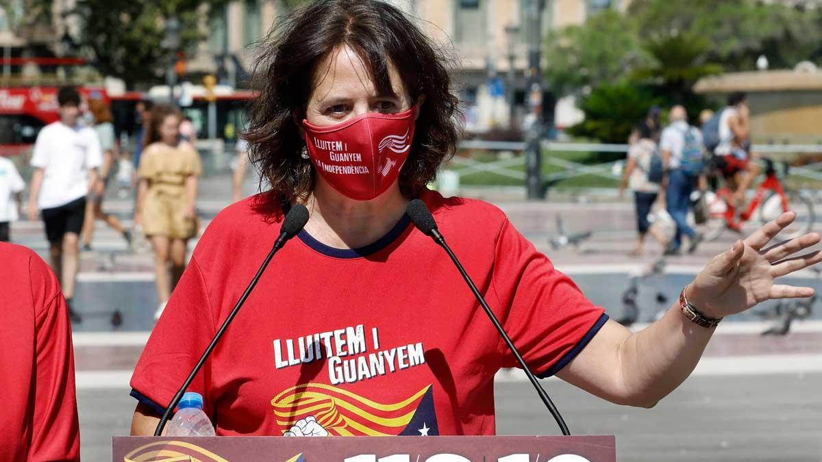 Elisensa Paluzie (d), durante la presentación este mediodía en Barcelona de las movilizaciones independentistas convocadas para los próximos días 1,2 y 3 de octubre del 2021