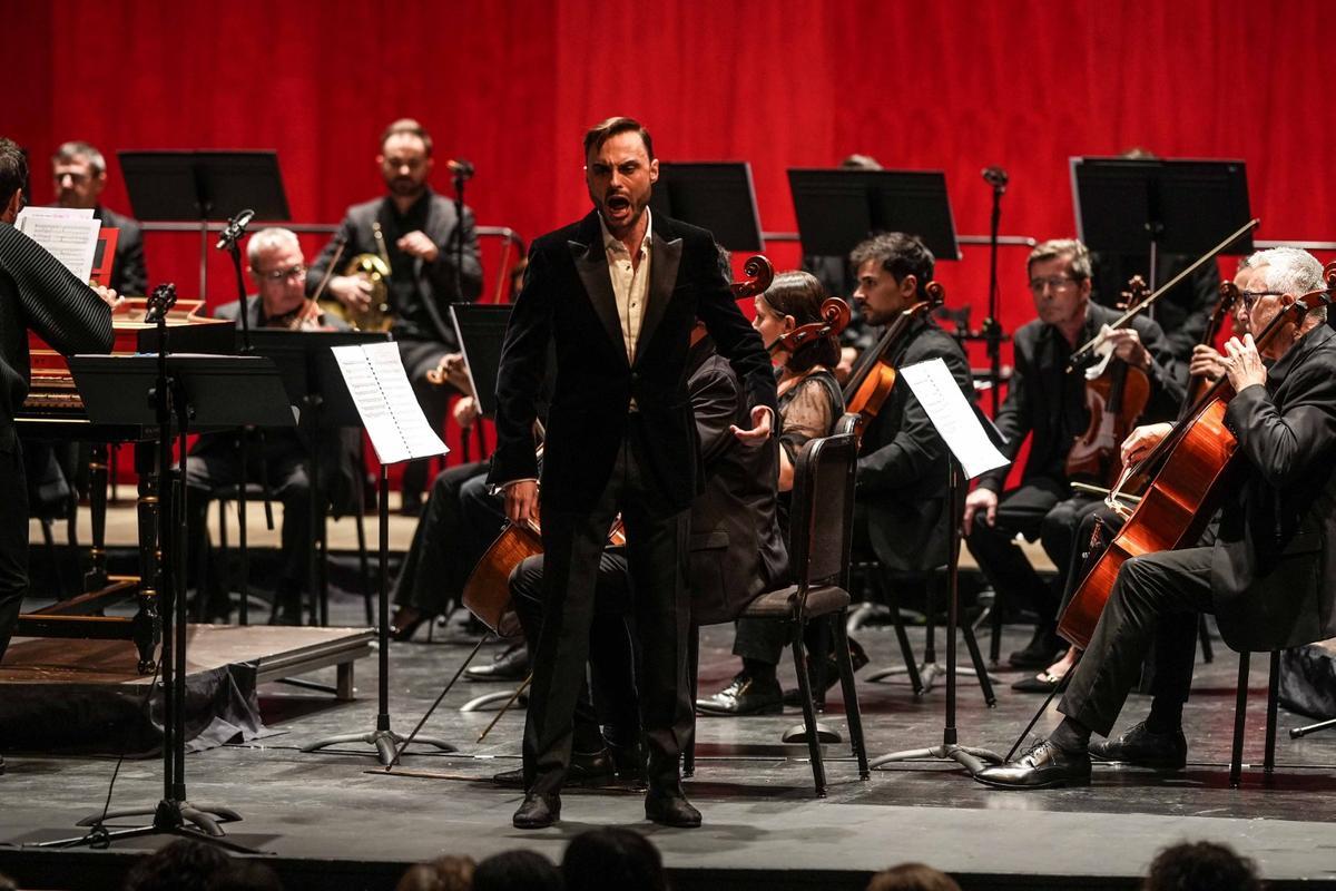 El tenor cordobés Pablo García López durante su actuación en el Gran Teatro.