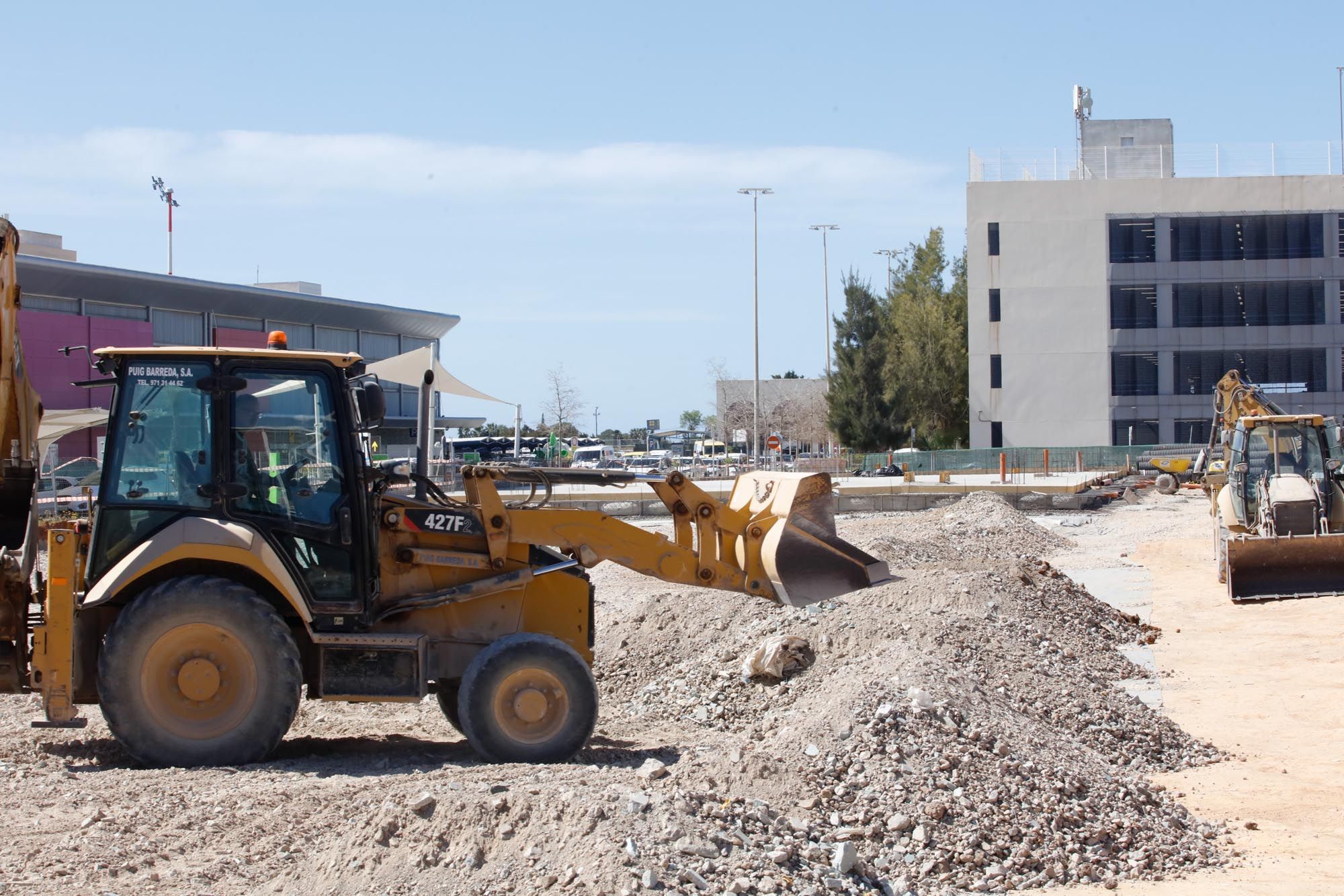 Obras en el aparcamiento del aeropuerto de Ibiza