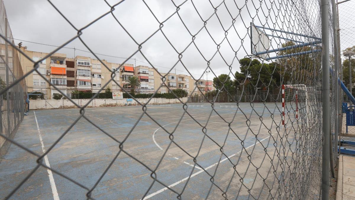 Pistas deportivas del barrio de Juan XXIII, situadas en la calle Barítono Paco Latorre.