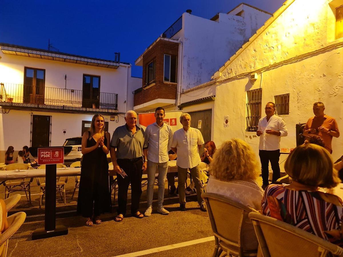 Concejales durante el homenaje el Alfara de la Baronía