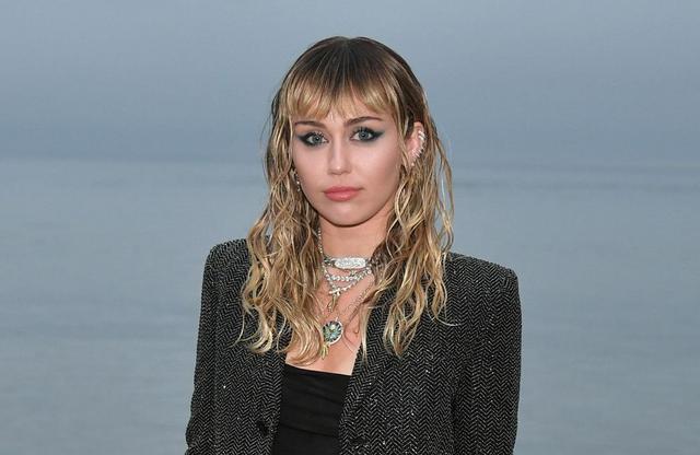 Miley Cyrus habla sobre la mala relación con su padre