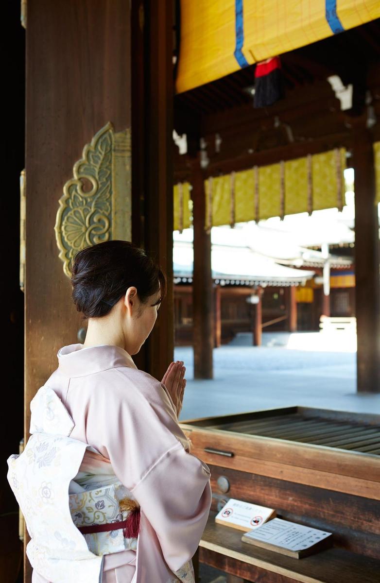 Mujer en Santuario Meiji