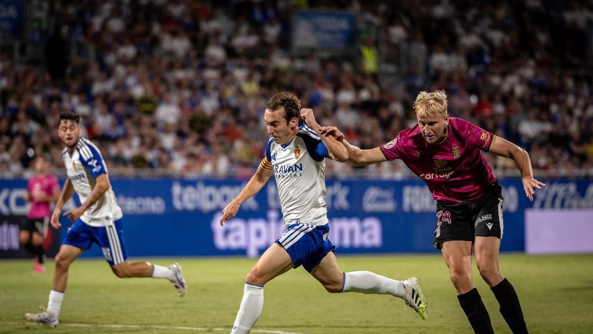 El FC Cartagena cae con honor y con uno menos en Zaragoza