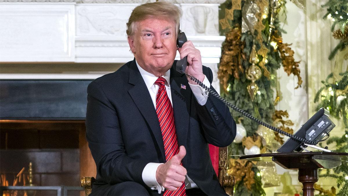 donald-trump-answering-phone-call-from-7-year-old-on-christmas-eve-