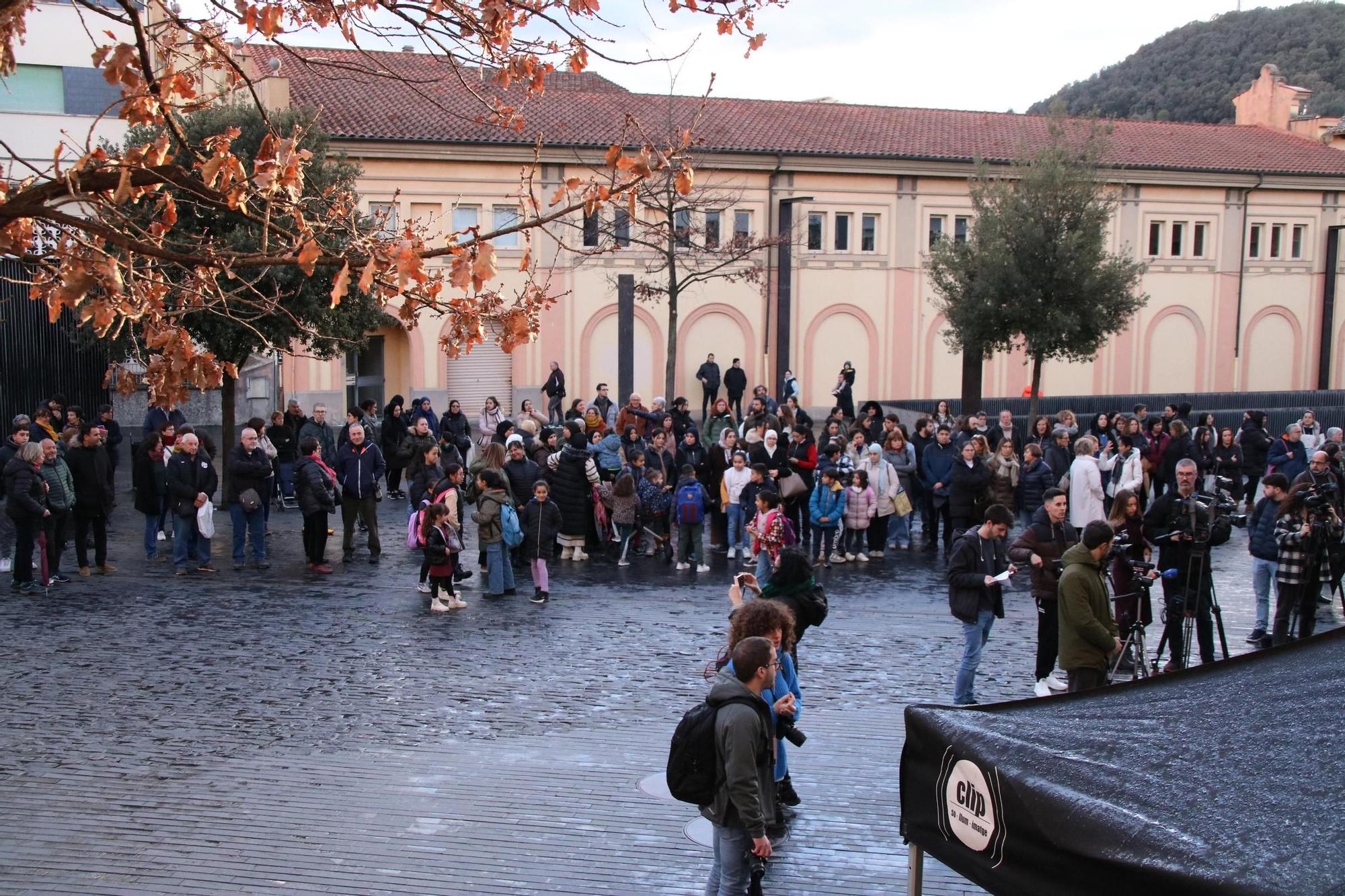 Olot condemna amb un minut de silenci l'assassinat masclista