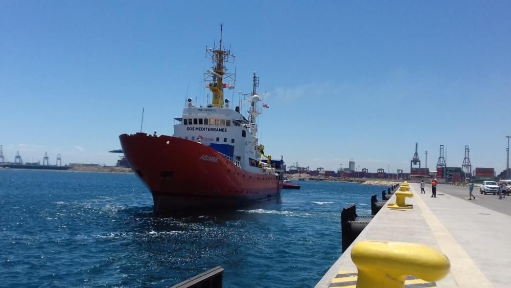 El 'Aquarius' abandona València para seguir con su labor humanitaria