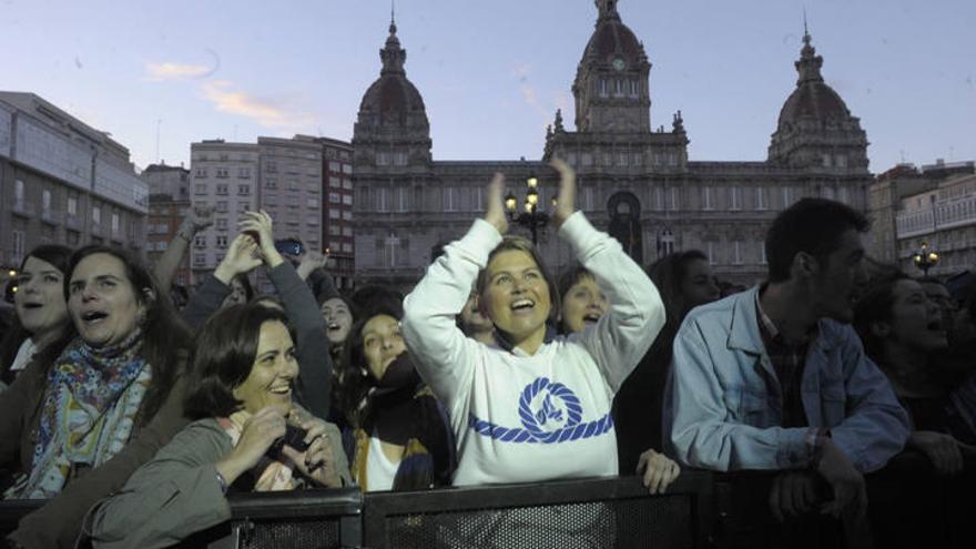 Público en un concierto de Hombres G en María Pita.