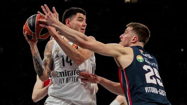 Gaby Deck, en una acción del encuentro ante el Kosner Baskonia