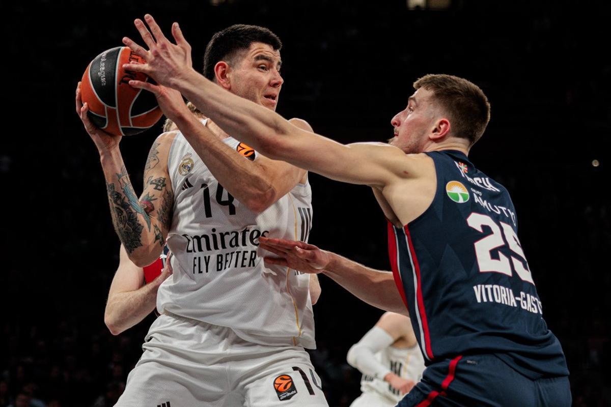 Gaby Deck, en una acción del encuentro ante el Kosner Baskonia