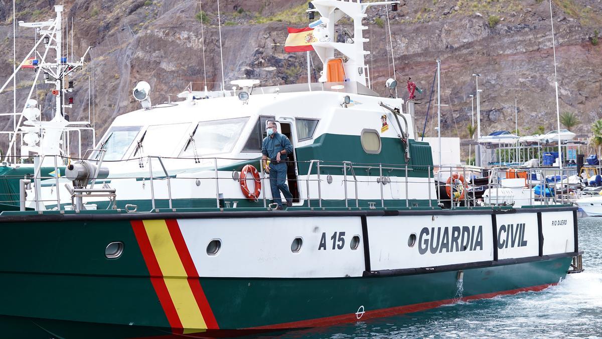 Agentes de la Guardia Civil buscan pistas sobre el paradero de las pequeñas