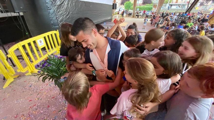 Pedro Da Costa sorprèn els veïns de Sant Fruitós durant la Festa Major Infantil
