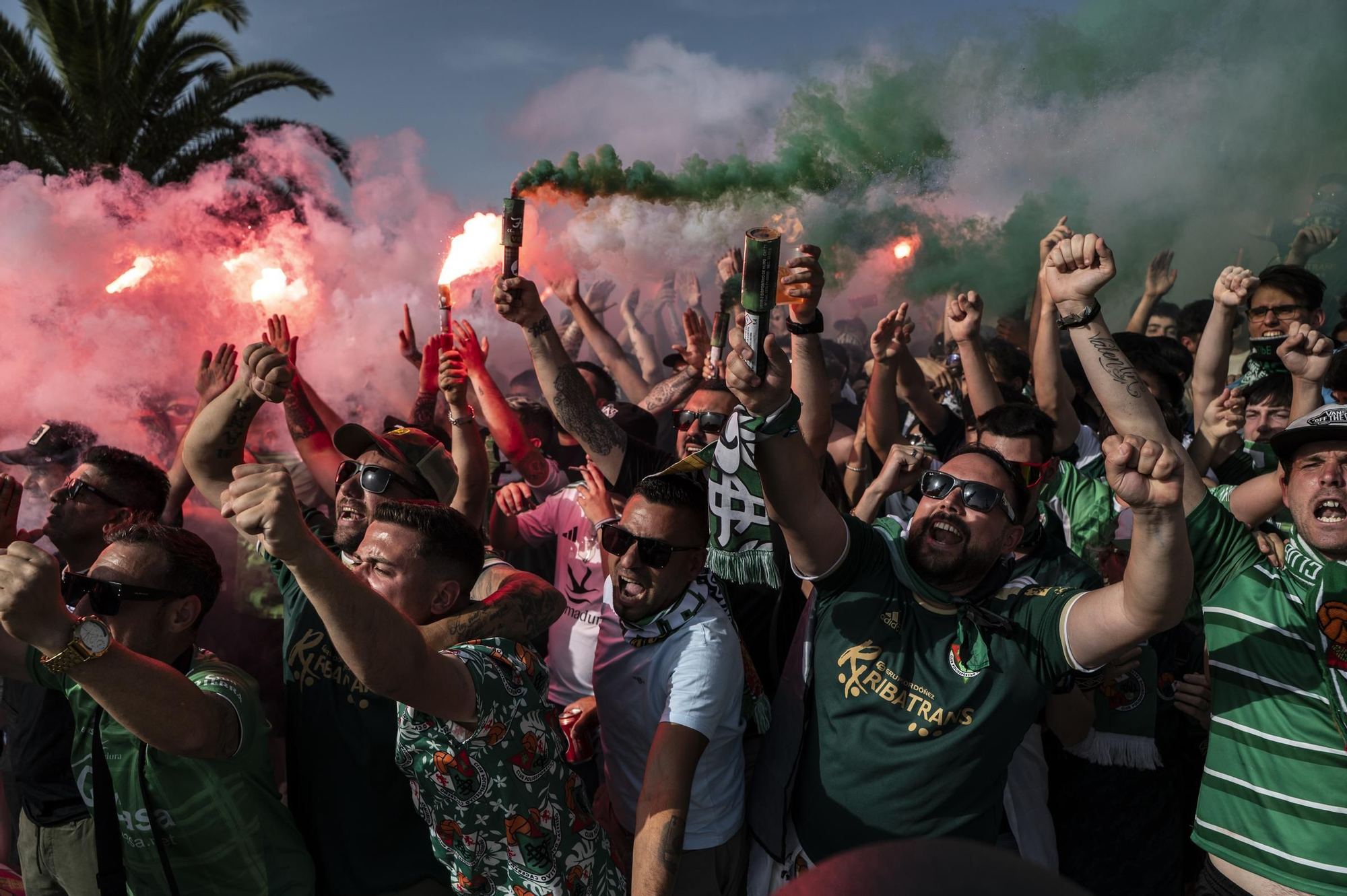 Las imágenes del ambiente en el Príncipe Felipe antes del Cacereño-Estepona