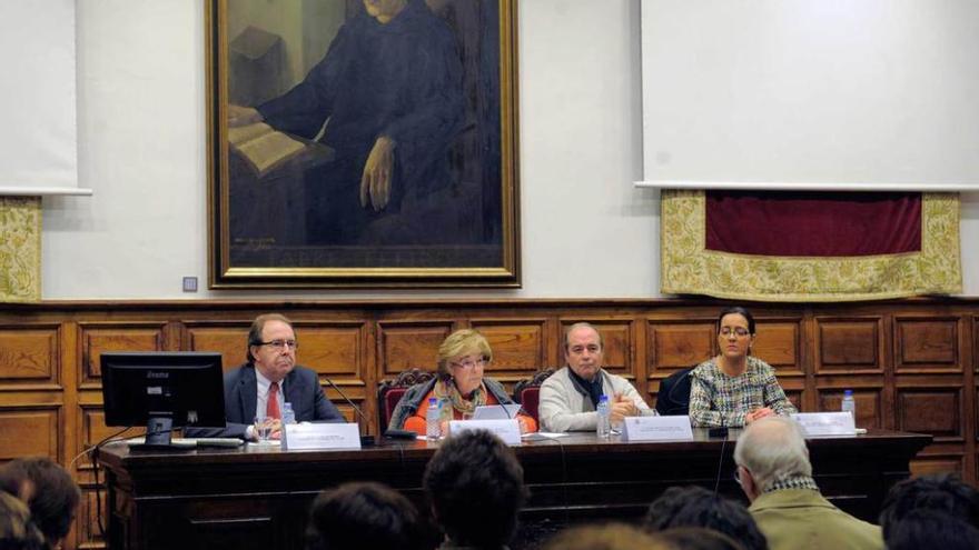 Por la izquierda, Álvarez de Miranda, Martínez, Ruiz de la Peña y la concejala Covadonga Díaz.