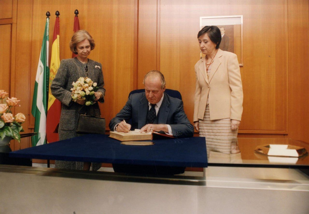 Visita de los Reyes al ayuntamiento, en mayo de 2001.