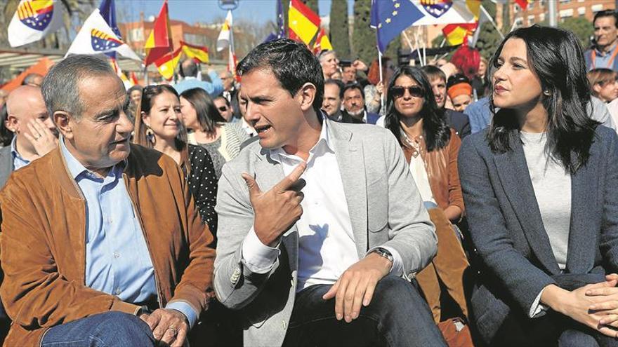 El exministro Corbacho rompe con Valls y se alía con Ciudadanos