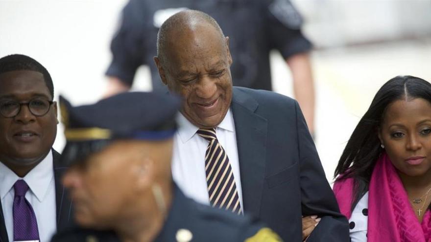 Bill Cosby se sienta en el banquillo