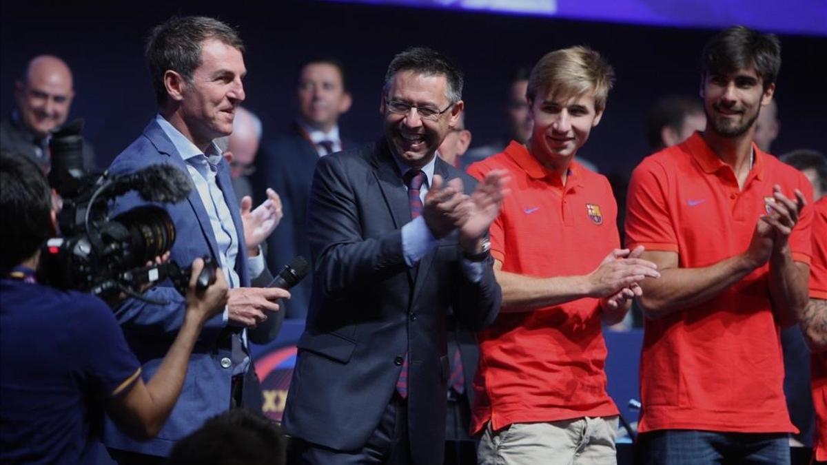 Robert, Bartomeu, Samper y Gomes, en el congreso de peñas del Barça.