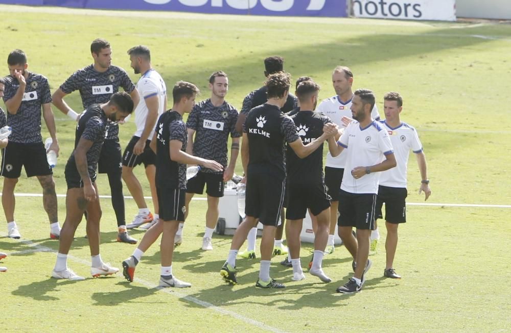 Lluís Planagumà dirige este lunes su último entrenamiento en el Hércules