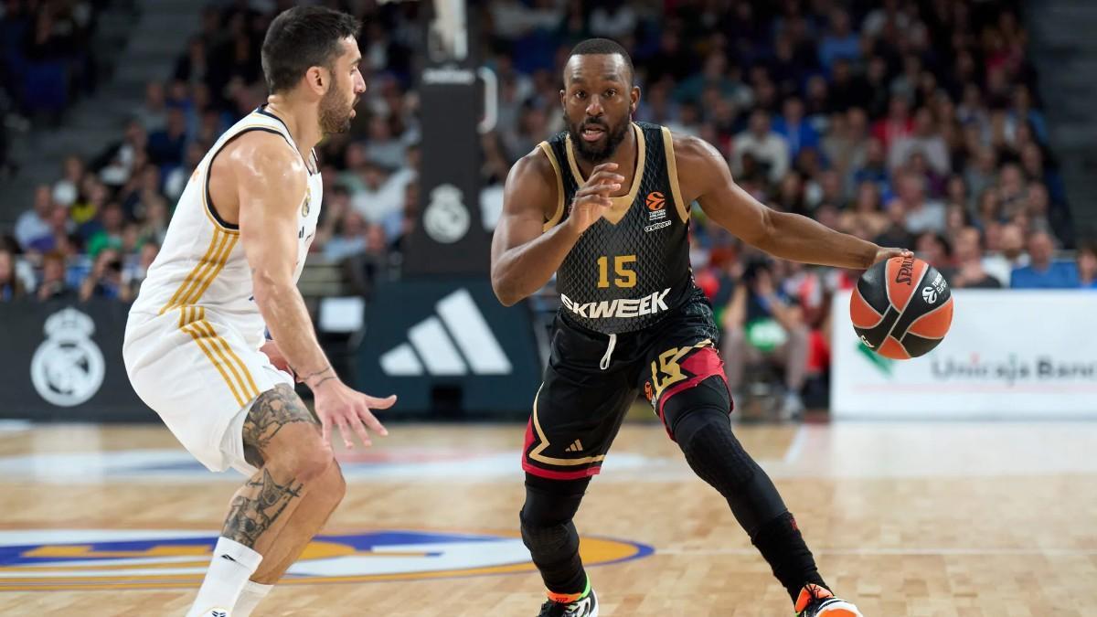 Kemba Walker, ante Campazzo en el Madrid - Mónaco