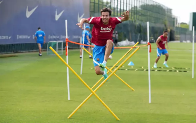 Entreno con estreno del pasado futuro del Barça